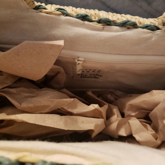 BNWT Billabong "The Salty Blonde" Beach Tote. Sold out in stores!! - Picture 4 of 4